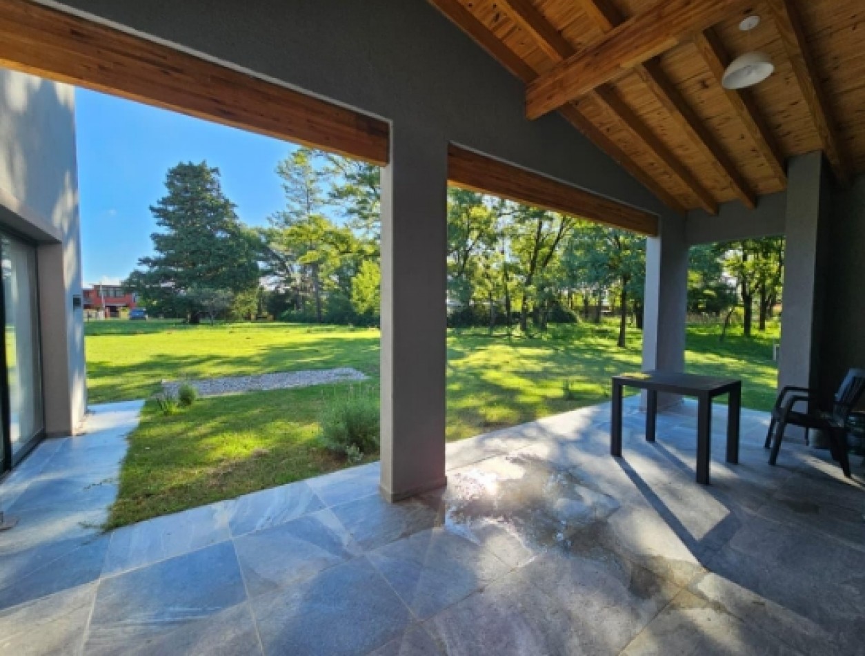 OPORTUNIDAD EN PUNTO CLARO - BARRIO PRIVAD