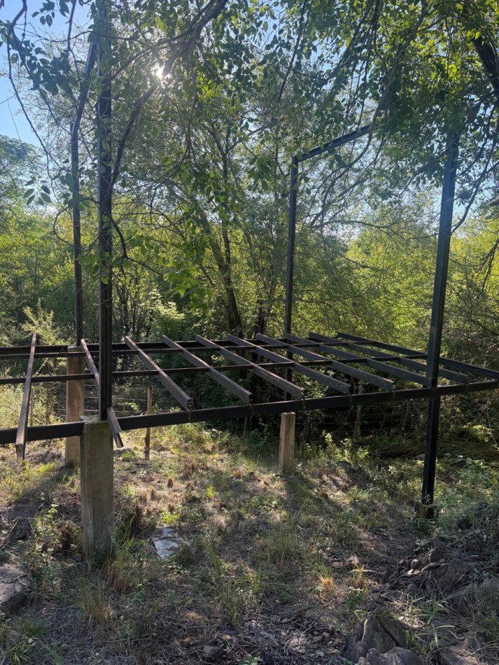 Hermoso Lote Con Costa De Arroyo y Construccion A Continuar en VGB!!!